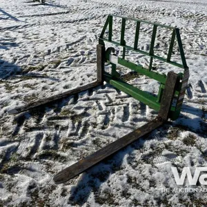 2020 FRONTIER PALLET FORKS