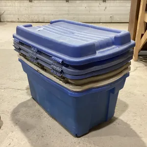 (4) HINGED TOTES W/ LIDS