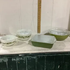 COLLECTION OF VINTAGE PYREX
