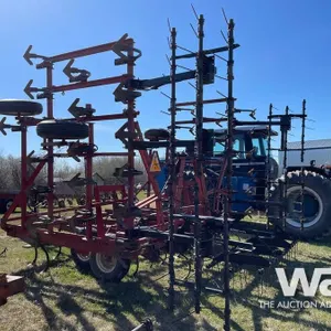 IHC 4500 30 FT VIBRASHANK CULTIVATOR