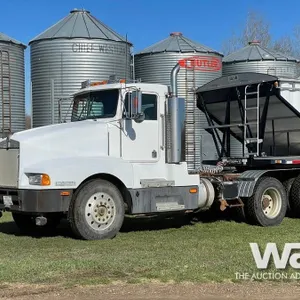1987 KENWORTH T/A TRANSPORT TRACTOR