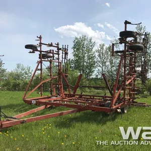 CASE IH 45 FT. VIBRASHANK CULTIVATOR