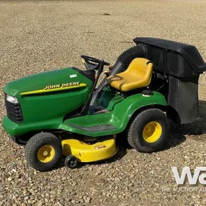 JOHN DEERE LT133 LAWN TRACTOR