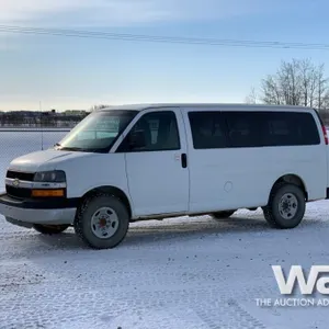 2010 CHEVROLET EXPRESS 12 PASSENGER VAN