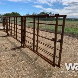 (2) FREESTANDING LIVESTOCK PANELS W/ GATES