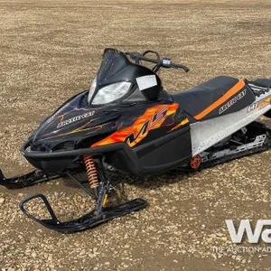 2006 ARCTIC CAT M5 SNOWMOBILE