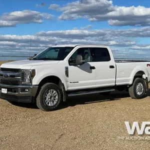 (UNUSED) 2018 FORD F-350 XLT CREW CAB PICKUP