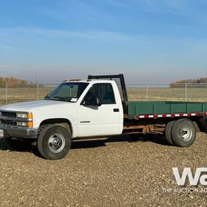 1995 CHEVROLET GMT-400 FLATBED TRUCK