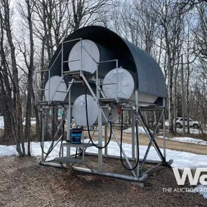 4 Fuel Tanks & Stand