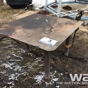 LEG VISE AND WELDING TABLE