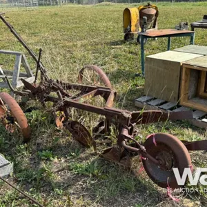ANTIQUE JOHN DEERE 2 BOTTOM PLOW