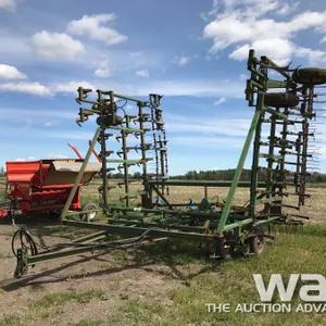 JOHN DEERE 1010 32 FT. VIBRASHANK CULTIVATOR