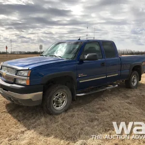 2004 CHEV 2500 HD 4WD E-CAB P/U