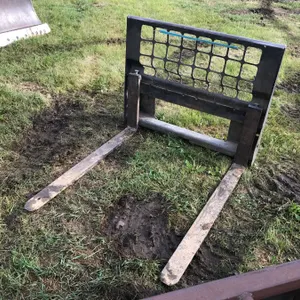 SKID STEER PALLET FORKS