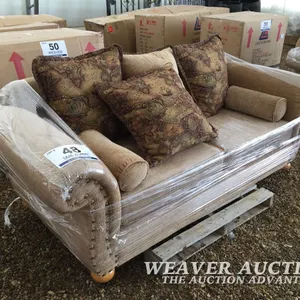 TRADITIONAL SOFA