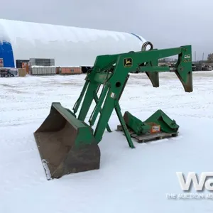 JOHN DEERE 640 FRONT END LOADER