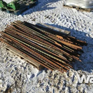 PALLET OF STEEL FENCING POSTS