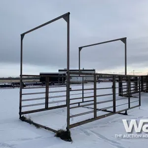 FREESTANDING 8 X 16 FT. LIVESTOCK ALLEYWAY
