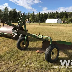 JOHN DEERE V-DITCHER