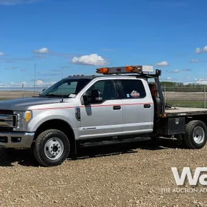 2017 FORD F-350 CREW CAB FLATBED TRUCK