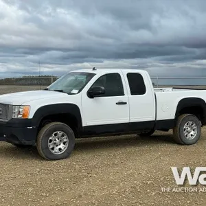 2010 GMC SIERRA E-CAB PICKUP