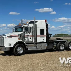 2015 KENWORTH T800 T/A SLEEPER WINCH TRACTOR