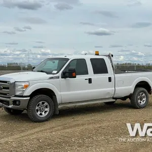 2015 FORD F350 XLT CREW CAB PICKUP