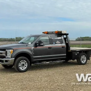 2017 FORD F-350 CREW CAB FLATBED TRUCK