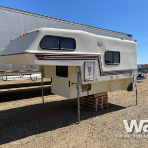 1988 BIGFOOT 1500 9.5 FT. TRUCK CAMPER
