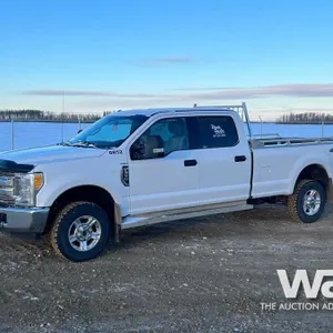 2017 Ford F350 XLT Crew Cab Pickup