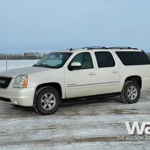 2013 GMC Yukon XL Sports Utility Vehicle