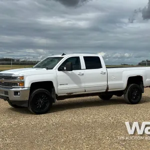 2015 CHEVROLET 3500HD LT CREW CAB PICKUP