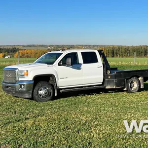 2015 GMC 3500HD CREW CAB FLATBED TRUCK