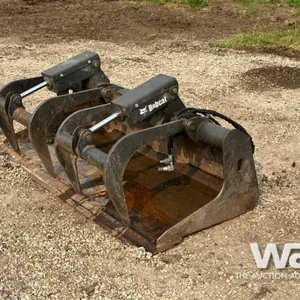 BOBCAT 74 IN. GRAPPLE BUCKET