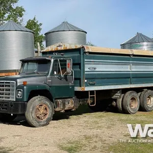 1981 IHC S1900 T/A GRAIN TRUCK