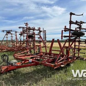 IHC 34 FT. VIBRASHANK CULTIVATOR