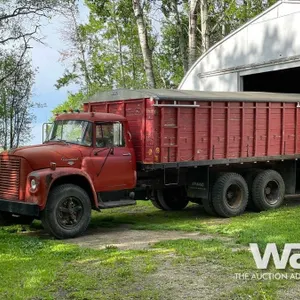 1971 IHC LOADSTAR 1800 T/A GRAIN TRUCK