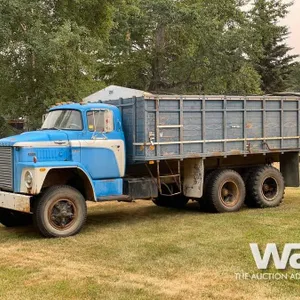 1975 DODGE 800 T/A GRAIN TRUCK