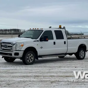 2015 FORD F350 XLT CREW CAB PICKUP