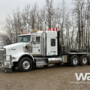 2013 KENWORTH T800 TRI DRIVE SLEEPER WINCH TRUCK