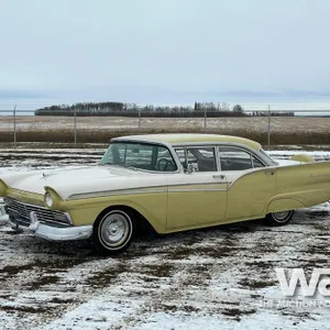 1957 FORD FAIRLANE 4 DOOR CLASSIC CAR