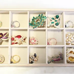 15 PIECES OF NEW JEWELERY IN STORAGE TRAY