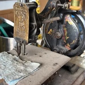 Antique hand crank Franklin sewing machine
