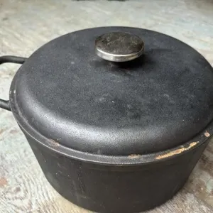 Lagostina cast iron pot with lid