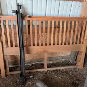 HEADBOARD/BEDFRAME