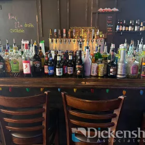 LOT OF BOTTLES & CAPS