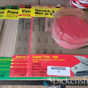 LOT WITH VARIOUS GRITS OF SANDPAPER