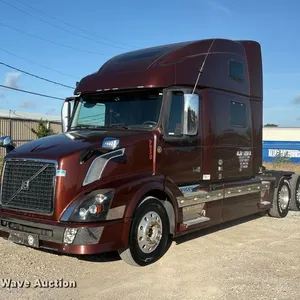 2013 Volvo VNL semi truck