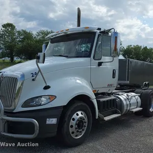 2016 International LF687 semi truck