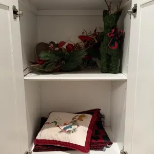 Assorted Home Christmas D�cor